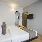 Hotel Oyo Townhouse 16 International Airport 4*