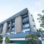 Oyo Townhouse 16 International Airport 4*