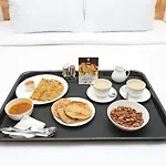 Oyo Flagship 389 Maitri Park Chembur Hotel 2*