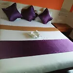 Room Maangta 132 @ Vile Parle West