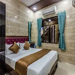 Oyo 7481 Hotel Plaza