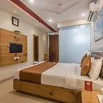 Oyo 8490 Hotel Grandeur