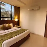 Suncity Premiere, Near To Airport Hotel 3*