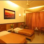 Dhiraj Hotel 3*