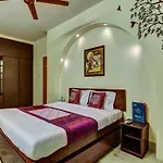 Oyo Apartments Juhu Near Iskcon