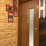 Ample Hostel *