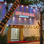 Golden Lake Hotel *