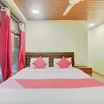 Oyo 41894 Vaishnavi Residency