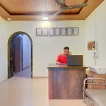Oyo 41894 Vaishnavi Residency 3*