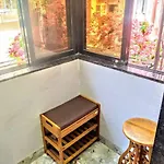 Cozy Furnished One Block From The Ocean Mumbai