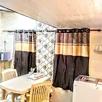 Apartment Cozy Furnished One Block From The Ocean Mumbai