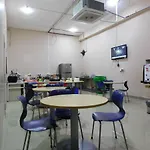 Hostel Abuzz Lower Parel *