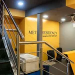 Oyo Flagship 13885 Metro Residency Hotel 3*