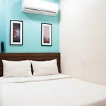 Oyo Flagship 13885 Metro Residency 3*