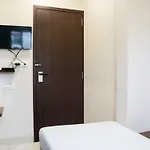Hotel Oyo Flagship 13885 Metro Residency 3*