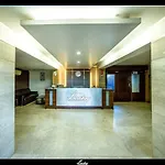 Lucky Goregaon 3*