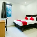 Hotel Oyo Flagship 38540 Hotel Shangrila Flagship Saver 3*