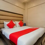 Oyo 11908 Hotel Lake Bloom Residency