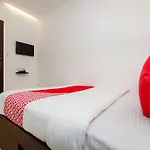 Oyo 13885 Metro Residency
