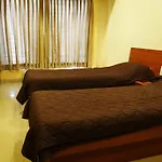 Hotel Lucky Goregaon 3*