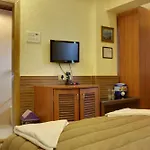 Lucky Goregaon 3*