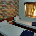 Hotel Mogul Palace - Near Masjid Bunder 3*