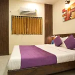 Oyo 7153 Hotel Amber