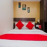 Oyo 13540 Golden Palace