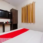 Oyo 13540 Golden Palace