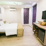 Seasons Hotel