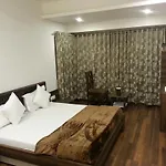 Oasis Hotel *