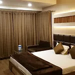 Oasis Hotel *