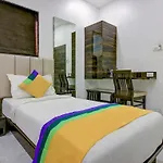 Magnet Terminal-2 Hotel