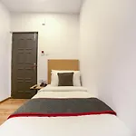 Hotel Fabexpress Highway Residency