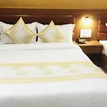Crystal Luxury Inn- Bandra 3*