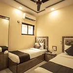 Apsara- Near J J Hospital Hotel 2*
