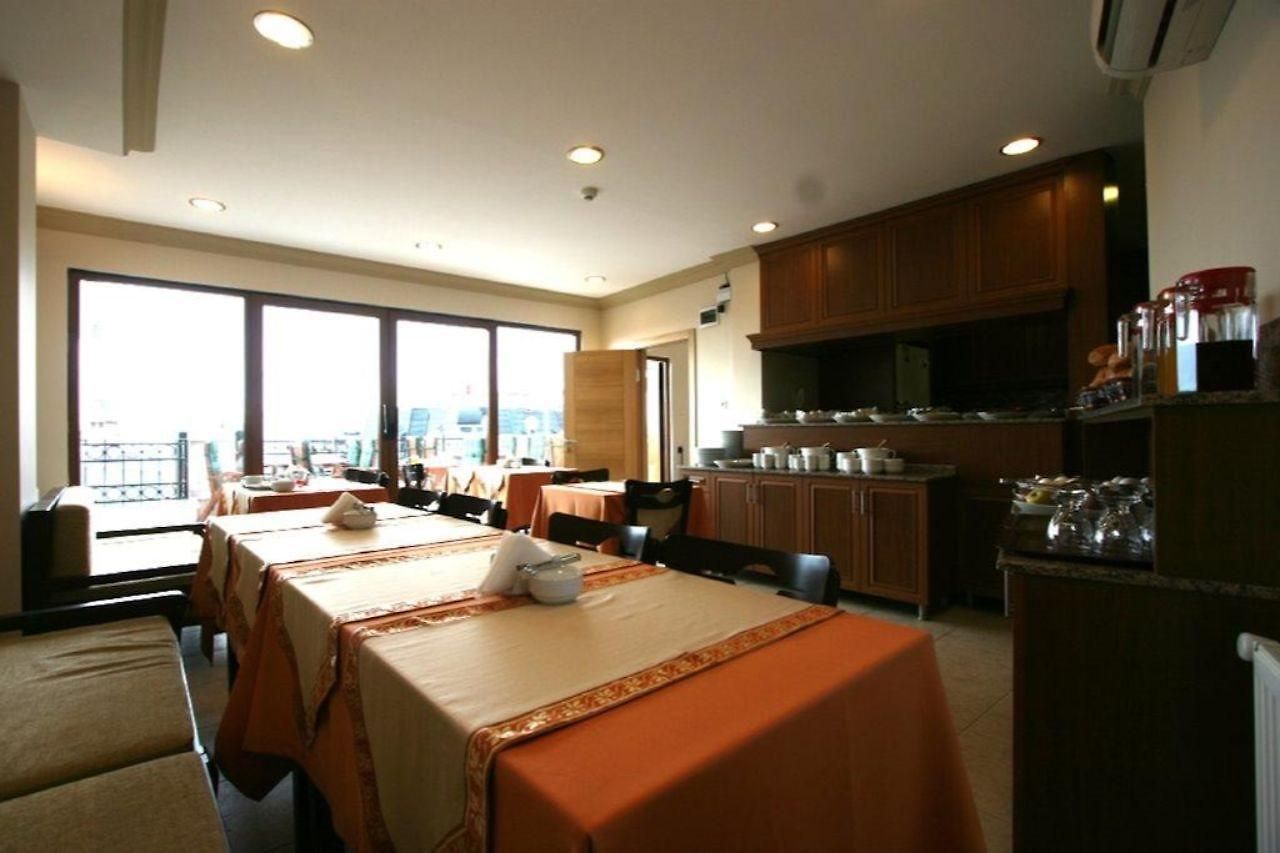 Peninsula Grand Hotel 4*