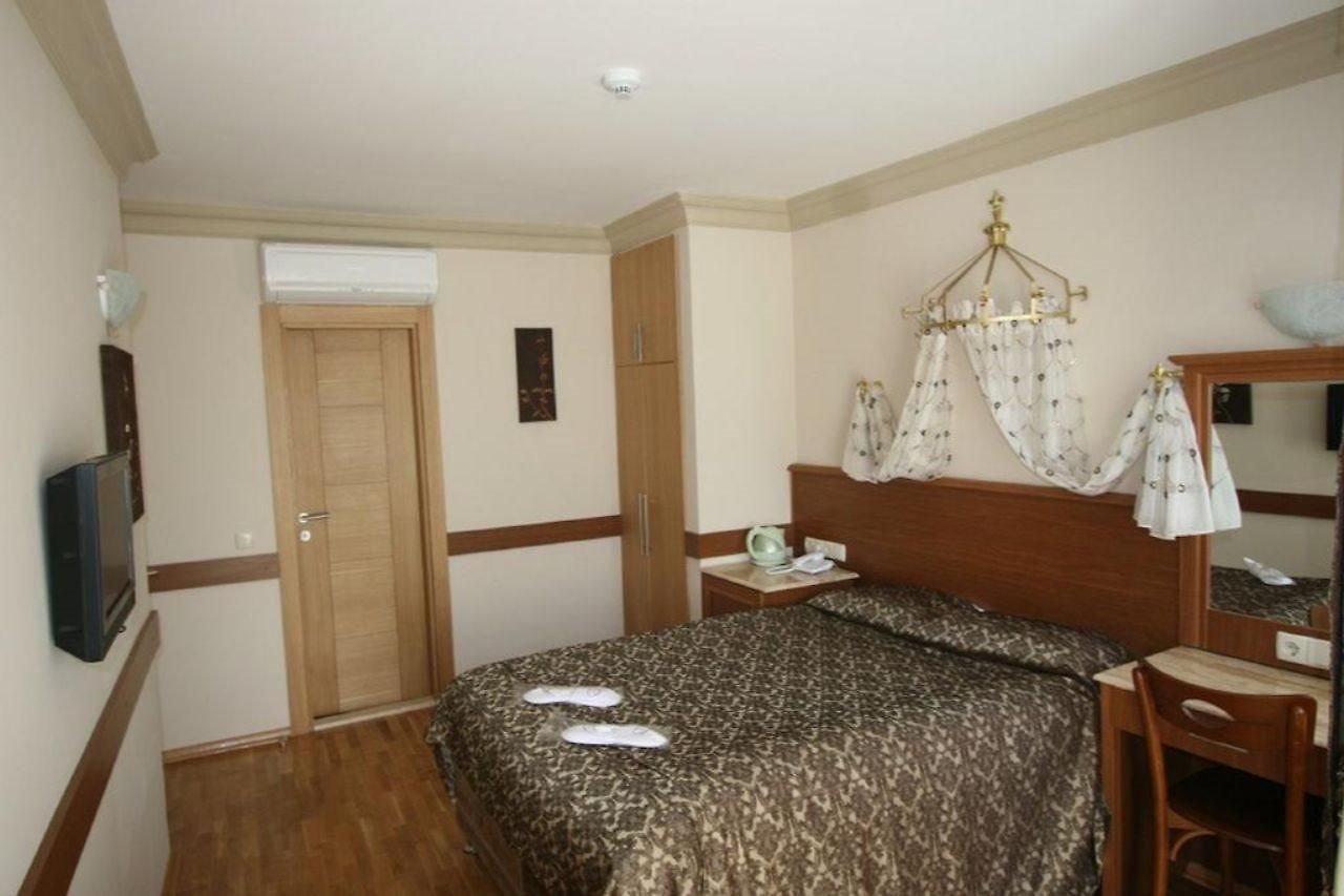 Peninsula Grand