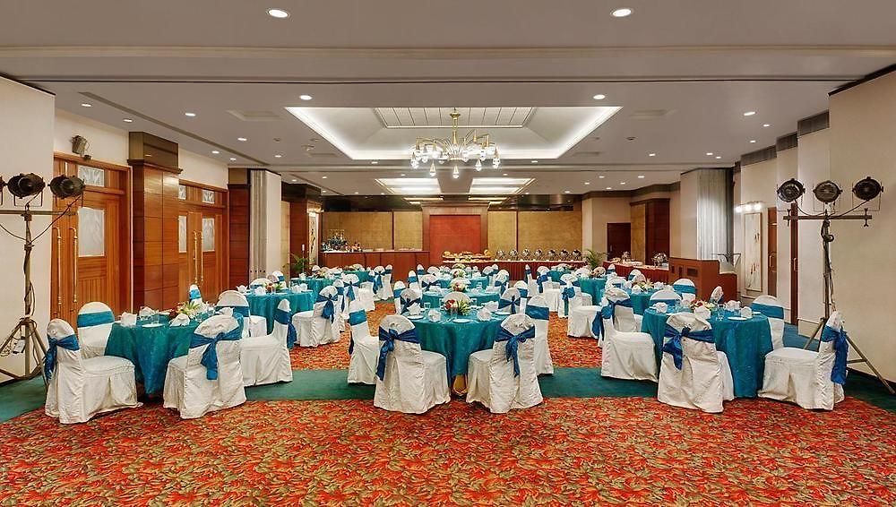 Kohinoor Continental, Airport Hotel 4*
