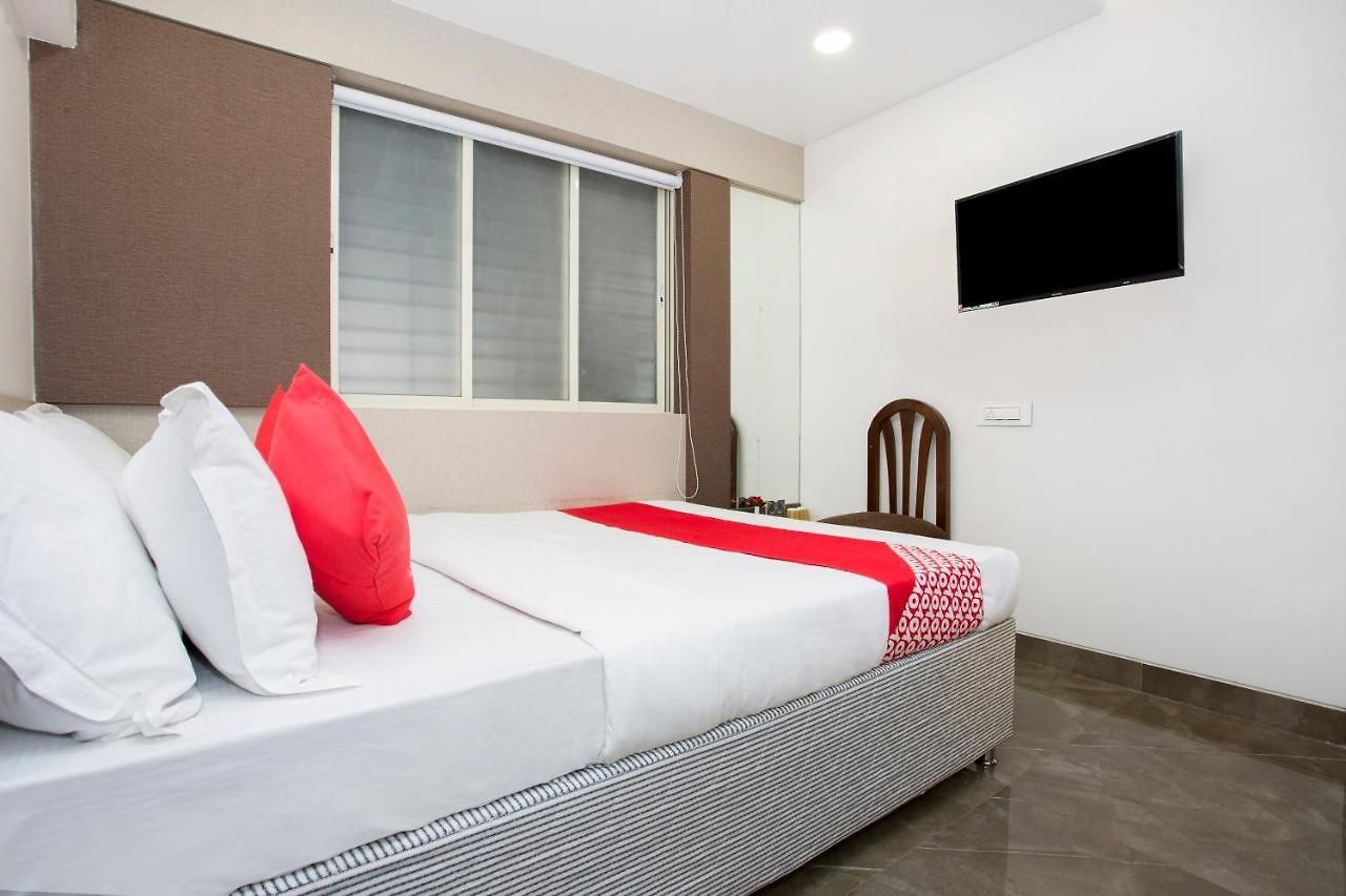 Oyo 29653 Royal Hotel