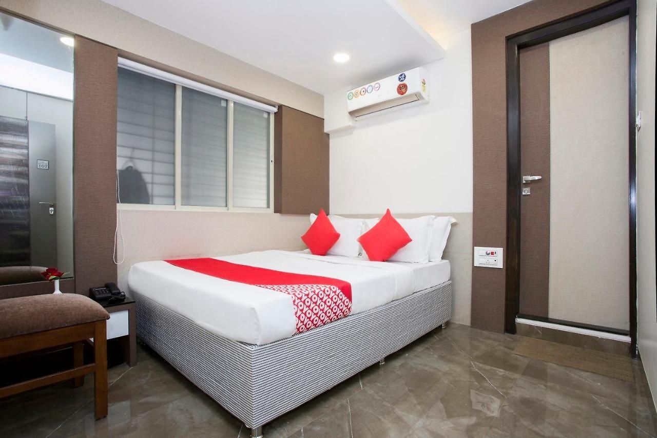 Oyo 29653 Royal Mumbai
