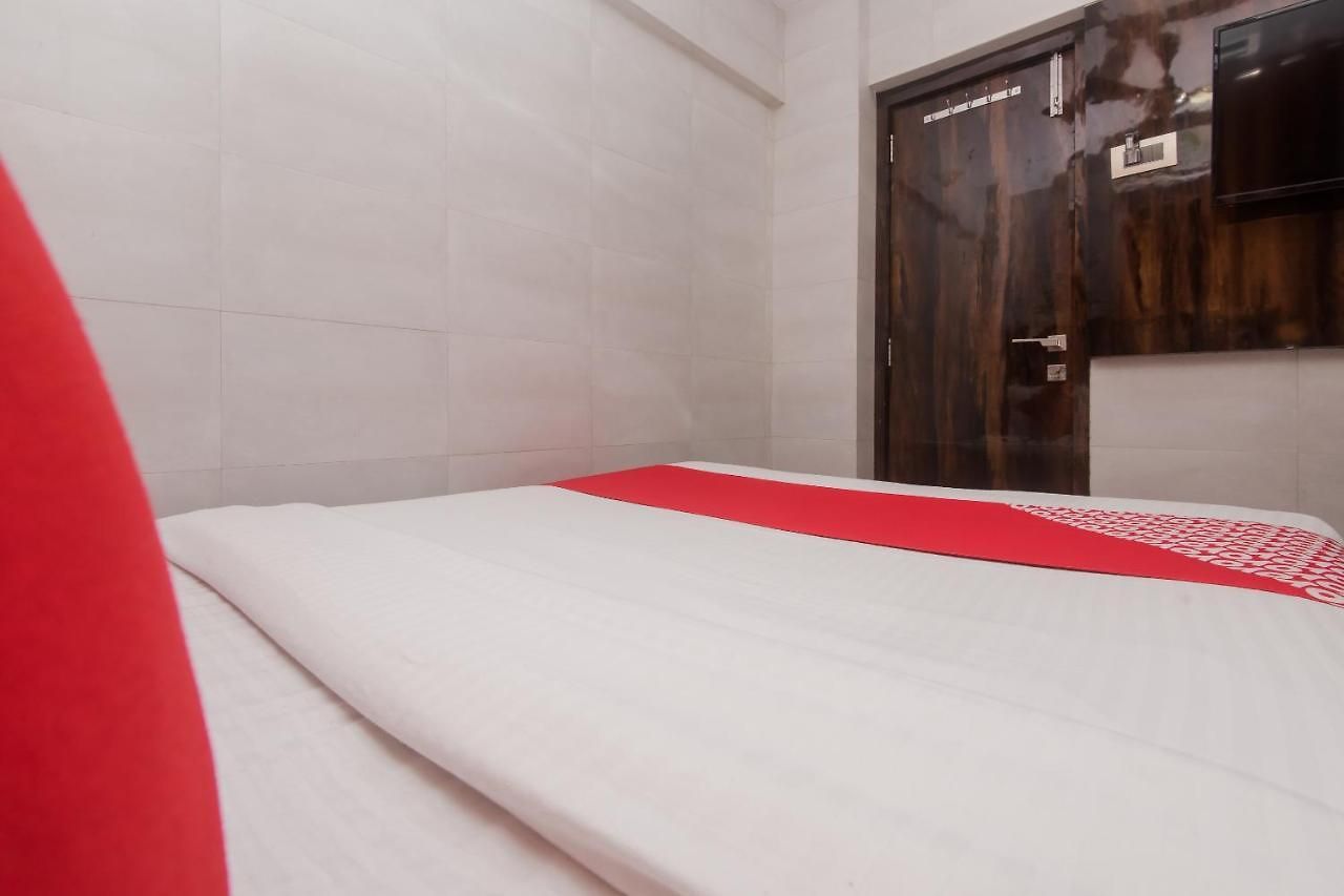 Hotel Vaccinated Staff - Oyo 22055 Dadar Residency Mumbai