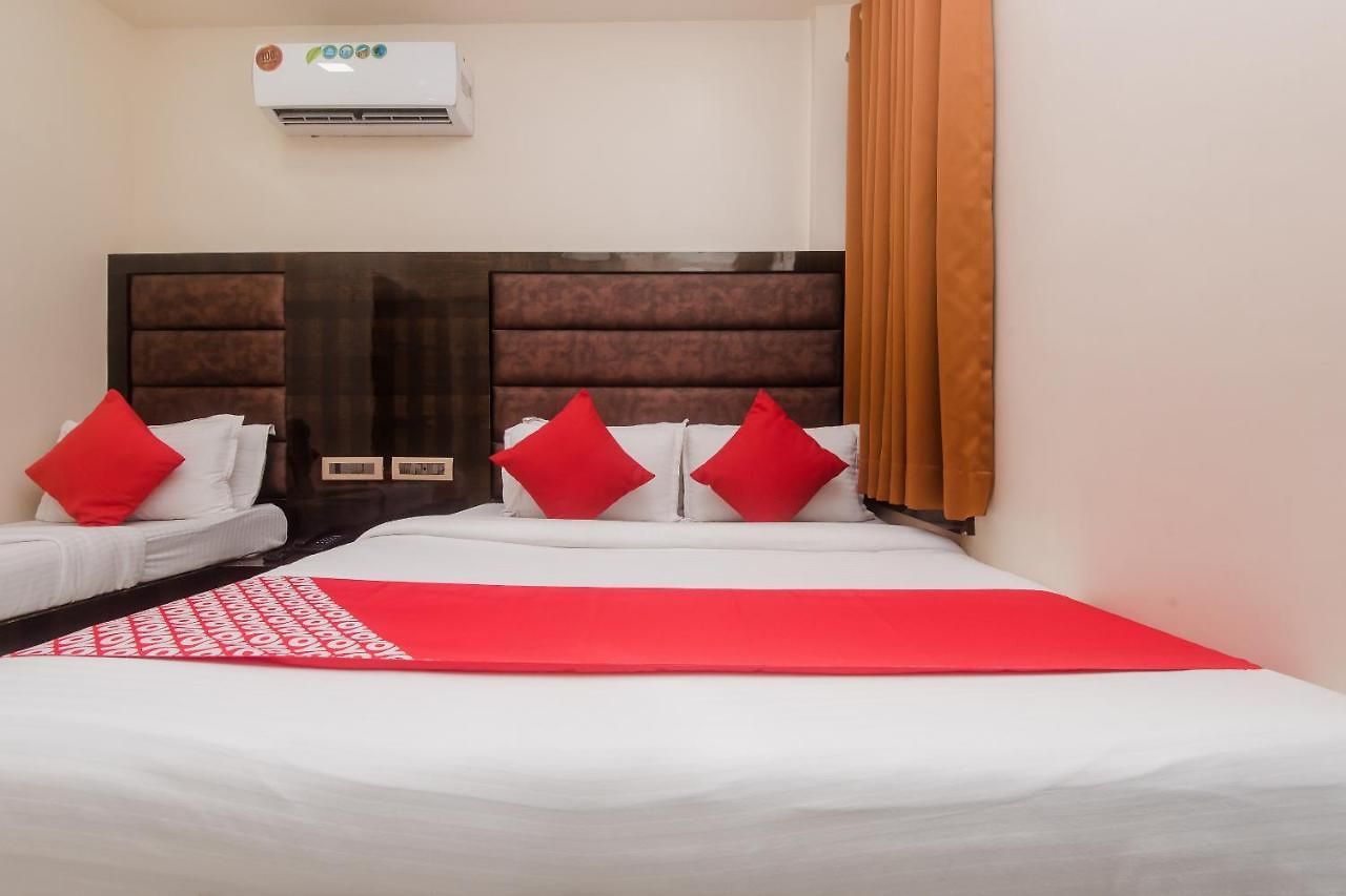 Hotel Vaccinated Staff - Oyo 22055 Dadar Residency 3*