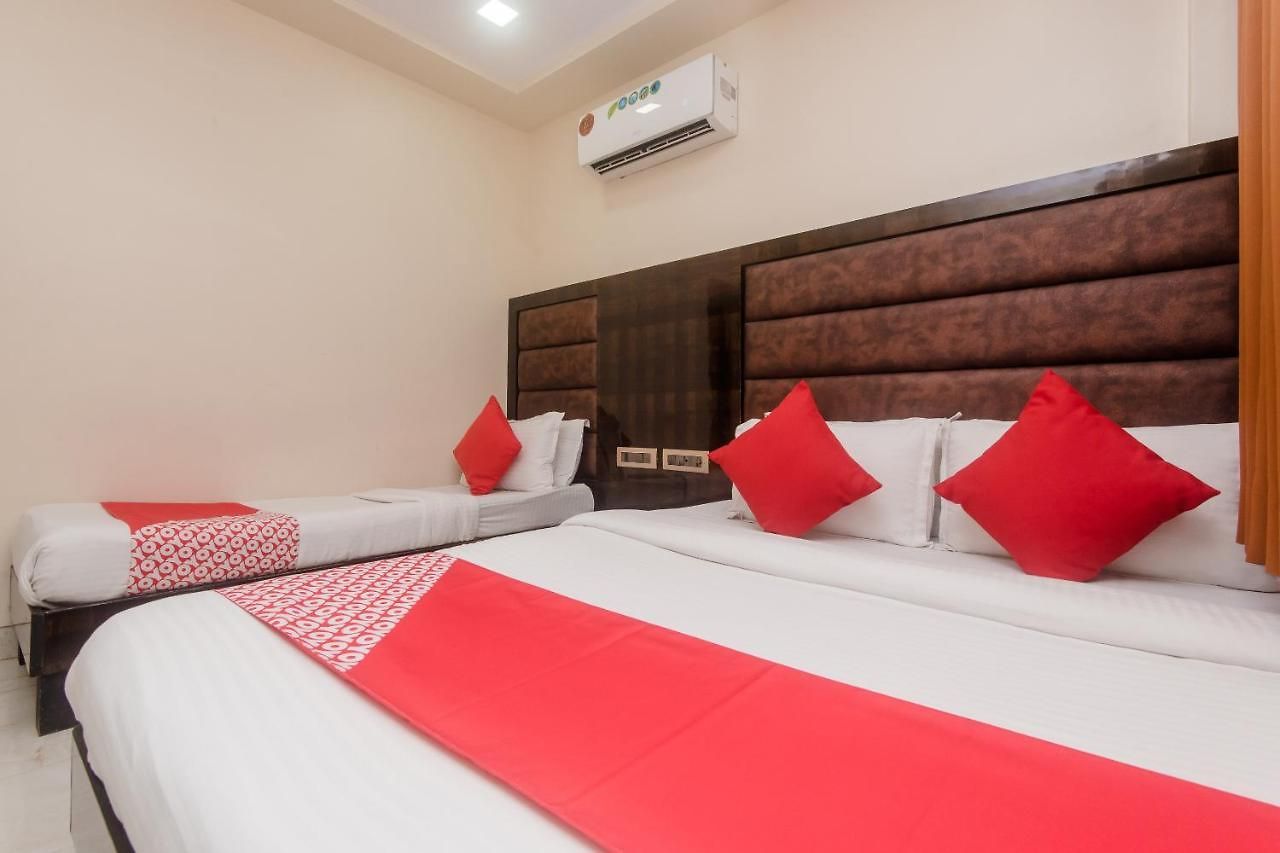 Hotel Vaccinated Staff - Oyo 22055 Dadar Residency Mumbai