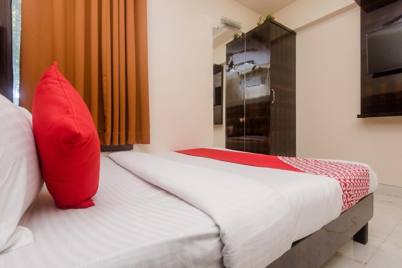 Vaccinated Staff - Oyo 22055 Dadar Residency 3* Mumbai