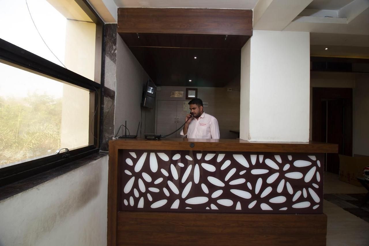 Oyo 37193 Vijay Sagar Deluxe Mumbai