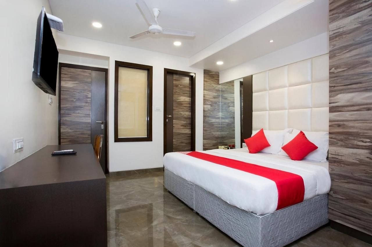 Oyo 29653 Royal Hotel Mumbai