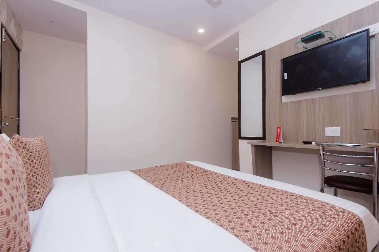 Hotel Oyo 14056 Golden Arch 3*