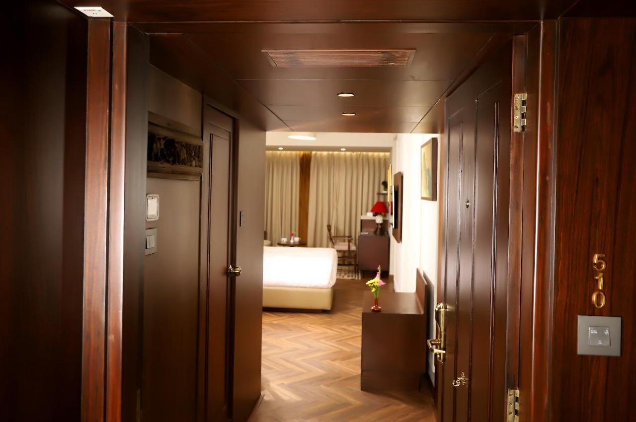 The Ambassador, Marine Drive,