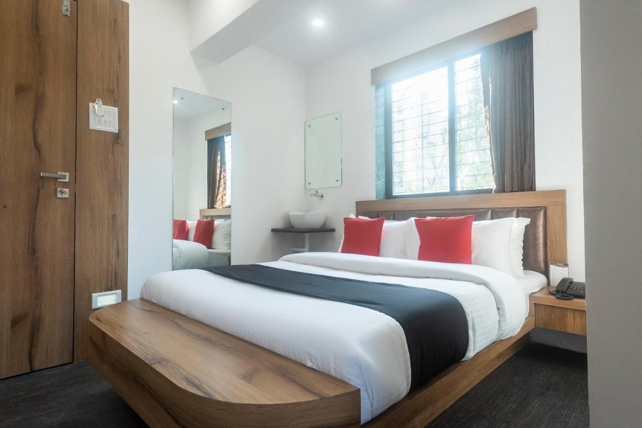 Hotel Capital O 68823 Baba's Residency